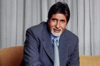 Amitabh Bachchan sharing life lessons in a thoughtful pose, with Hindi and English text overlay for AajKyaHai.com readers.