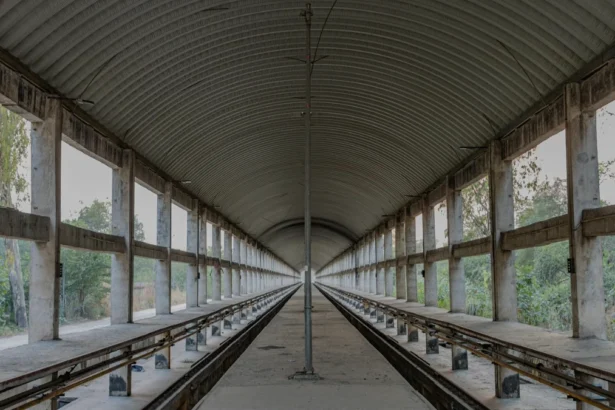 दिल्ली स्टेशन पर भगदड़ की पूरी जानकारी: मौत का आंकड़ा और सुरक्षा सवाल