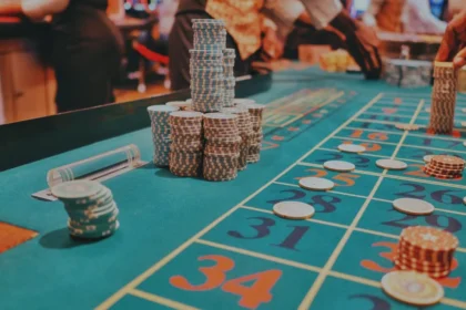 Chembur में अवैध जुआ: मुंबई पुलिस की कार्रवाई और गिरफ्तारियाँ