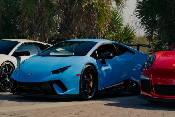 महानगर पुणे में Porsche कार से हुई भयानक दुर्घटना