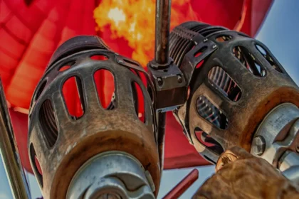 IAS अधिकारी Sanjeev Hans पर भ्रष्टाचार जांच: ED की कार्रवाई