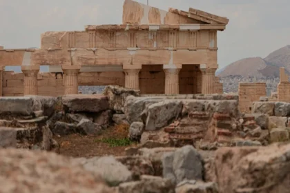 एथेंस एयरपोर्ट विस्तार और पर्यटन में वृद्धि: 2025 में एक महत्वपूर्ण कदम