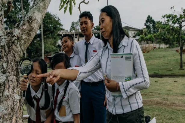 इंडोनेशिया स्कूल ढहने की आपदा: खोज और बचाव प्रयासों का अद्यतन