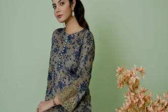 भारत और पाकिस्तान के बीच क्रिकेट मैच: फील्डिंग कोच की वायरल प्रतिक्रिया और महत्वपूर्ण क्षण