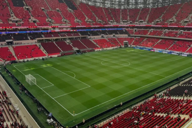 मिथाली राज और रवि कल्पना को सम्मानित करने के लिए विशाखापत्तनम स्टेडियम में स्टैंड का नामकरण