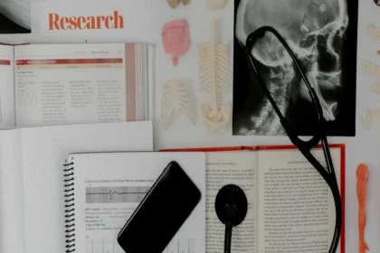 Bareilly में रहस्यमयी बुखार की जांच: फर्जी क्लिनिक और स्वास्थ्य धोखाधड़ी का मामला