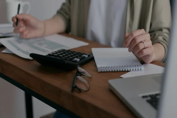 Saif Ali Khan smiling in a candid photo, representing his successful balance between personal life and Bollywood career, with Hindi text overlay for AajKyaHai.com readers