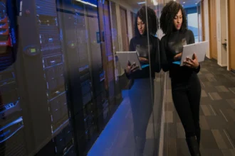 Airtel Business और Indian Railways के बीच हुई डिजिटल नेटवर्क डील की तस्वीर, जो भारतीय रेलवे के डिजिटल ट्रांसफॉर्मेशन को दर्शाती है | Image of Airtel Business and Indian Railways digital network deal showcasing railway digital transformation