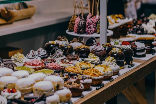 EFTA और भारत के बीच व्यापार समझौते पर चर्चा करती हुई तस्वीर, जो दोनों देशों के बीच आर्थिक सहयोग को दर्शाती है | Image discussing the trade agreement between EFTA and India, showcasing economic cooperation between the two regions