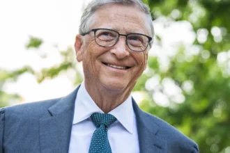 Bill Gates ki jeevani aur safalta ki kahani, unka inspiring life story, success aur philanthropy ke bare mein hindi aur english mein.