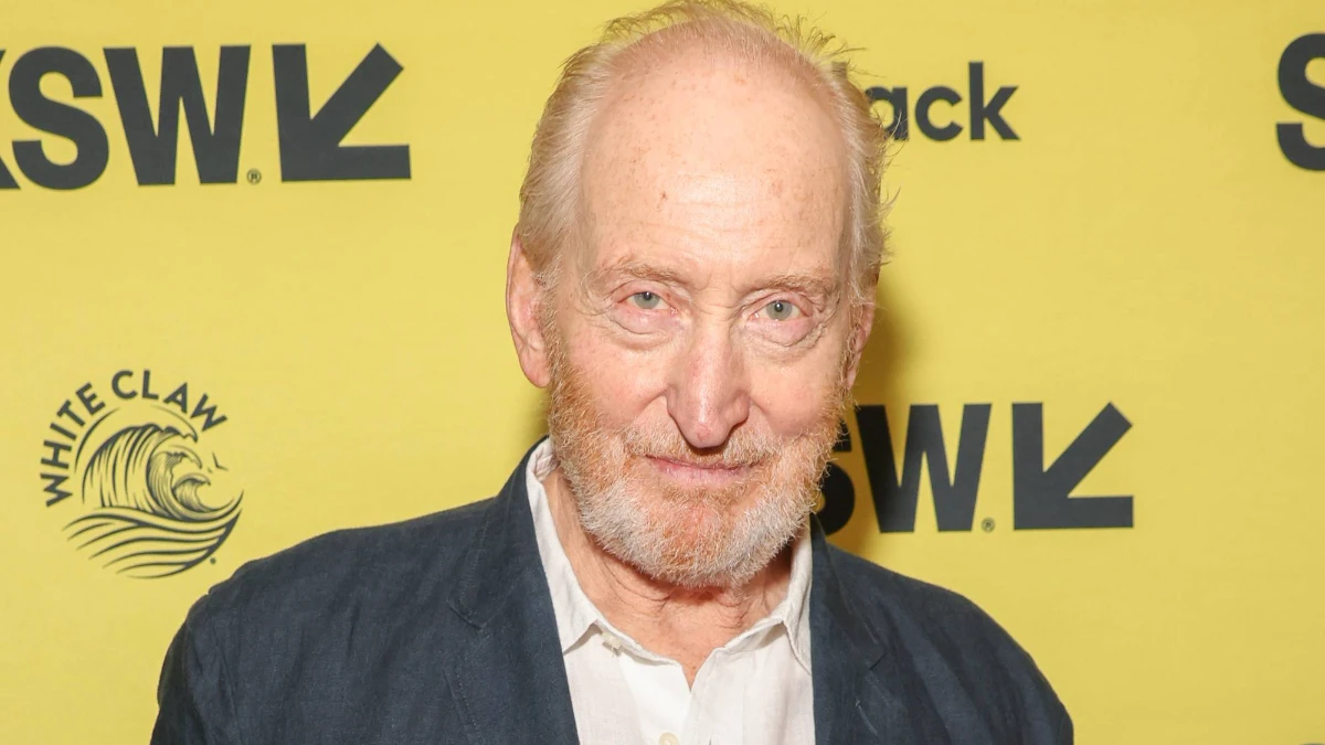 Charles Dance portrait with text overlay in Hindi and English describing his life struggles, featured on AajKyaHai.com news website