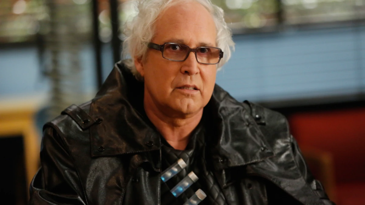 Chevy Chase Comedy Star smiling in a photo, चेवी चेस हास्य अभिनेता की तस्वीर, AajKyaHai.com पर हिंदी और अंग्रेजी में जानकारी