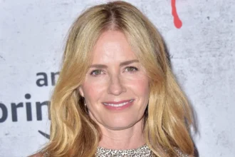 Elizabeth Shue का फोटो जो उनके जीवन के संघर्ष और सफलता को दर्शाता है, AajKyaHai.com पर हिंदी और अंग्रेजी में पूरी कहानी पढ़ें