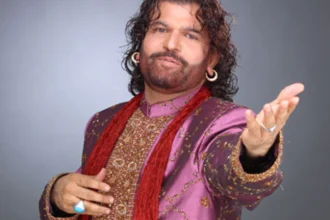 Hans Raj Hans की तस्वीर, जो अपने संगीत करियर के शुरुआती दिनों से लेकर सुपरस्टार बनने तक के सफर को दर्शाती है। Photo of Hans Raj Hans showcasing his journey from humble beginnings to becoming a music superstar.