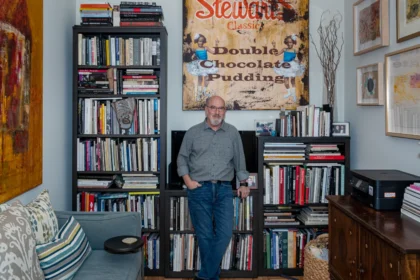 Jerry Siegel, Superman creator, black and white portrait with comic book background, biography details in Hindi and English