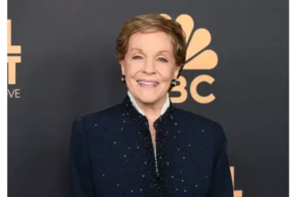 Julie Andrews smiling in a classic pose, with text overlay in Hindi and English highlighting her inspiring life journey from 'Mary Poppins' to iconic roles, set against a vibrant background for AajKyaHai.com readers.