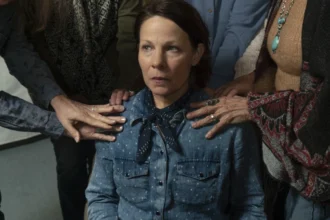 Lili Taylor की तस्वीर जो Bollywood से Hollywood तक के अपने अभिनय सफर को दर्शाती है, एक प्रेरणादायक अभिनेत्री की कहानी