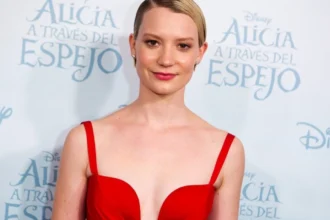 Mia Wasikowska ki inspiring life journey aur unki acting career ki tasveer, AajKyaHai.com par exclusive coverage