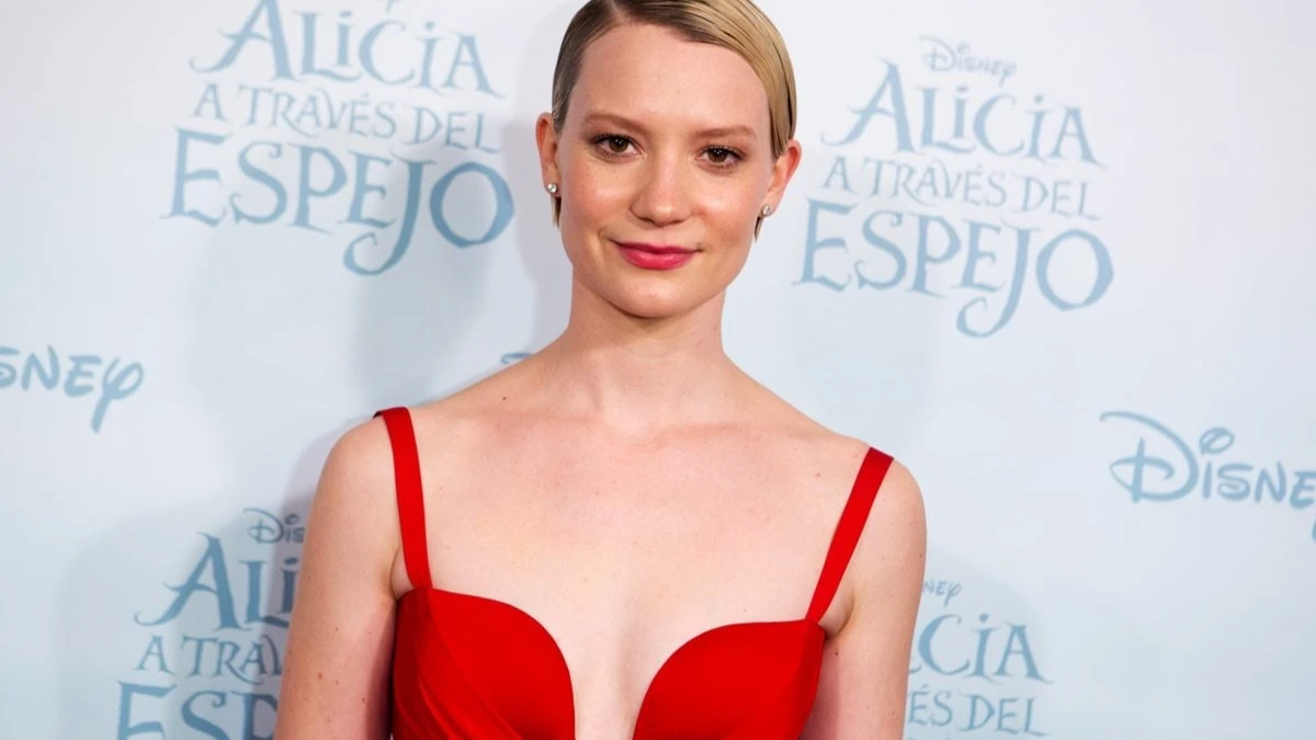 Mia Wasikowska ki inspiring life journey aur unki acting career ki tasveer, AajKyaHai.com par exclusive coverage