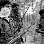 नक्सलवाद प्रभावित जिलों में गिरावट का ग्राफ और सुरक्षा बलों की तस्वीर, भारत के मानचित्र पर हाइलाइट किए गए क्षेत्र | Graph showing decline in Naxalism affected districts with security forces image and highlighted areas on India map