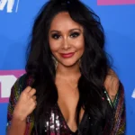 Nicole 'Snooki' Polizzi की तस्वीर, Jersey Shore से लेकर Motherhood तक की inspiring journey को दर्शाती हुई