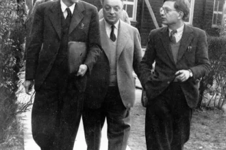 Paul Dirac, the Physics Magician, की तस्वीर जिसमें उनके जीवन और क्वांटम भौतिकी में योगदान को दर्शाया गया है | AajKyaHai.com पर हिंदी और अंग्रेजी में पढ़ें