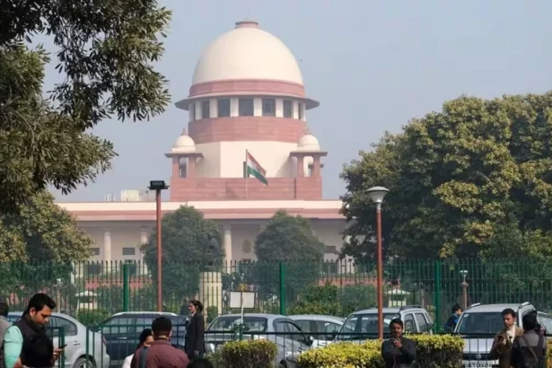 Supreme Court of India building with judges bench, symbolizing the referral of TET mandatory case to a larger bench for teacher recruitment eligibility decisions in Hindi and English news coverage