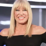 Suzanne Somers smiling in a portrait, with text overlay in Hindi and English describing her journey from struggle to success